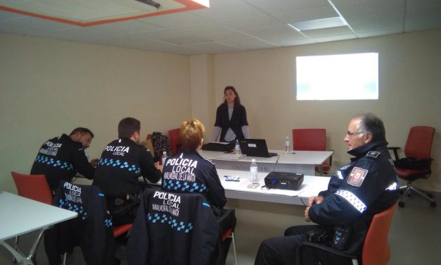 Jornada de Sensibilización con agentes de la Policía Local de Navalmoral de la Mata