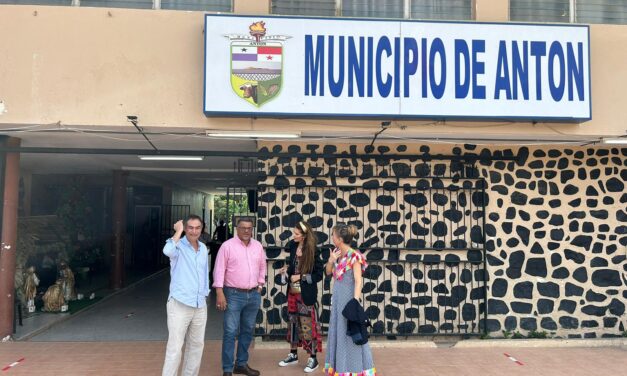 EL ALCALDE DE ANTÓN, ERIC DOMÍNGUEZ, RECIBE A FUNDHEX EN EL MUNICIPIO