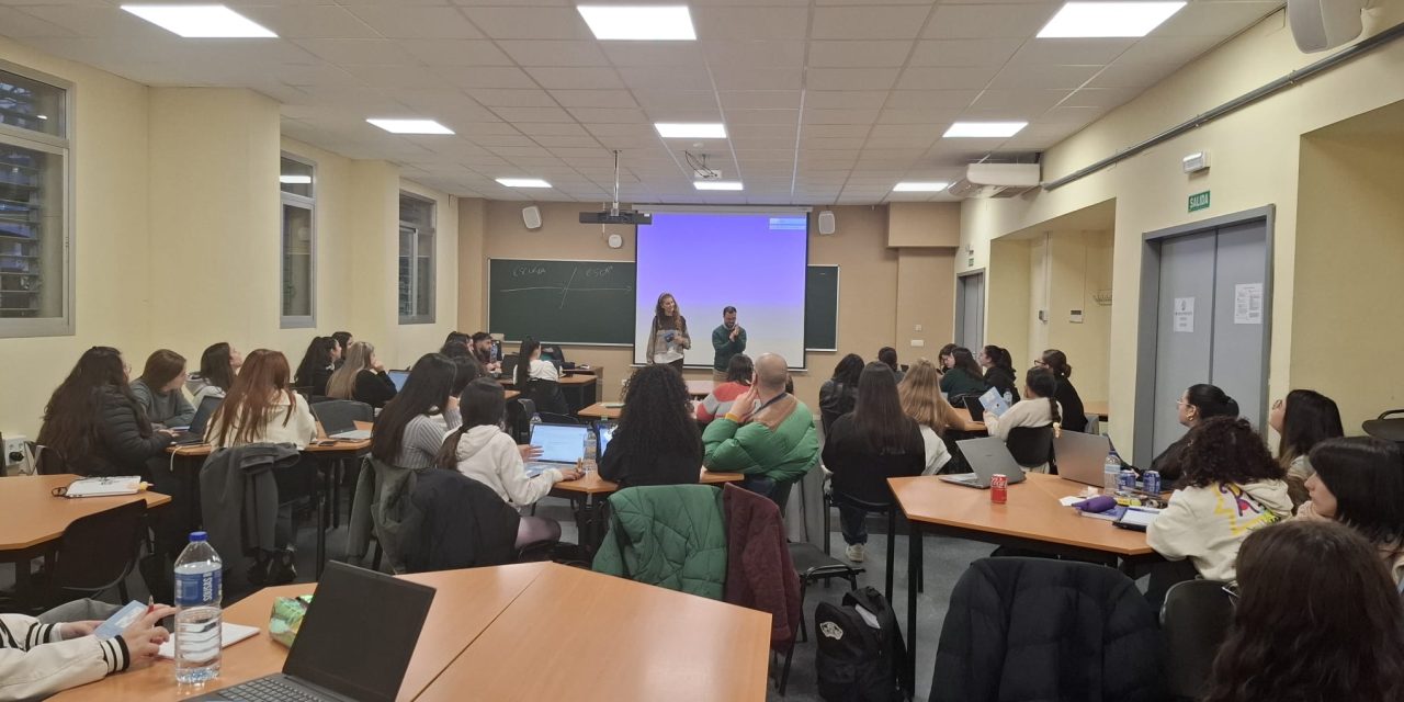 LA UNIVERSIDAD DE EXTREMADURA ACOGE UNA CHARLA FORMATIVA SOBRE DISCAPACIDAD PARA FUTUROS PROFESIONALES DE LA EDUCACIÓN SOCIAL