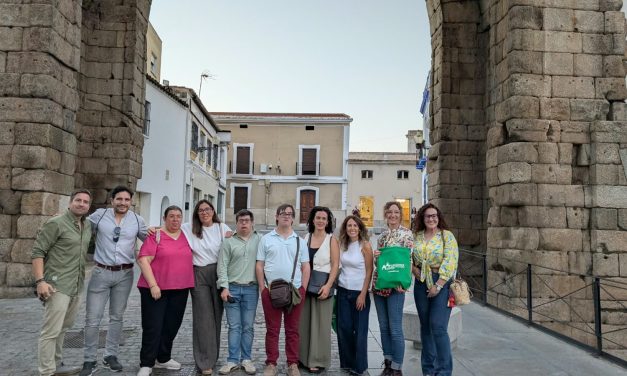 PERSONAS CON DISCAPACIDAD EJERCEN COMO GUÍAS CULTURALES PARA REPRESENTANTES DE ENTIDADES INTERNACIONALES